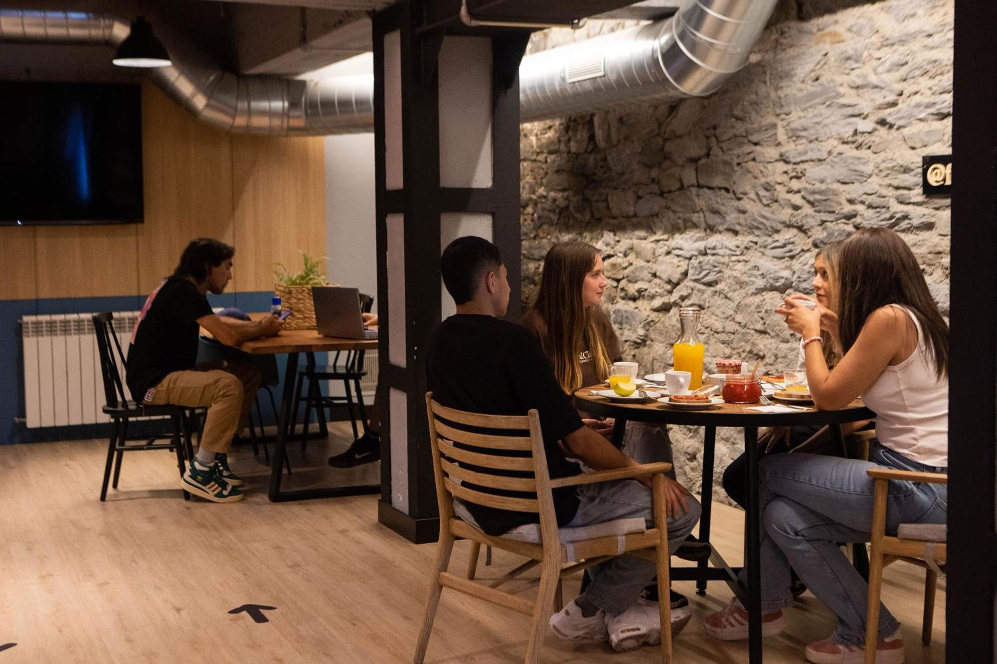 Font Andorra Hostel La Massana Zewnętrze zdjęcie